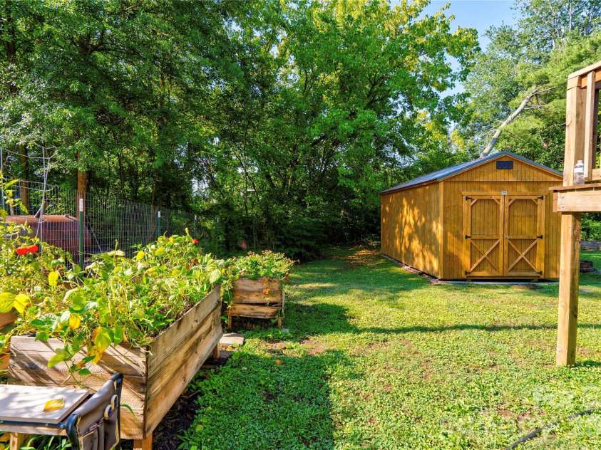 803 Westview Street, Shelby, NC 28150.  MLS# CAR4402237, YatesRealty ID 35912. 