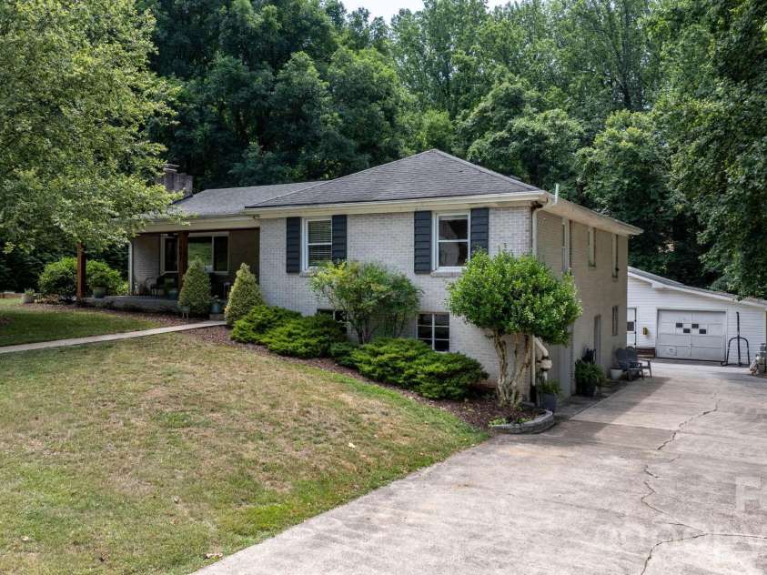 1007 I Street, North Wilkesboro, NC 28659.  MLS# CAR4401159, YatesRealty ID 35913. 