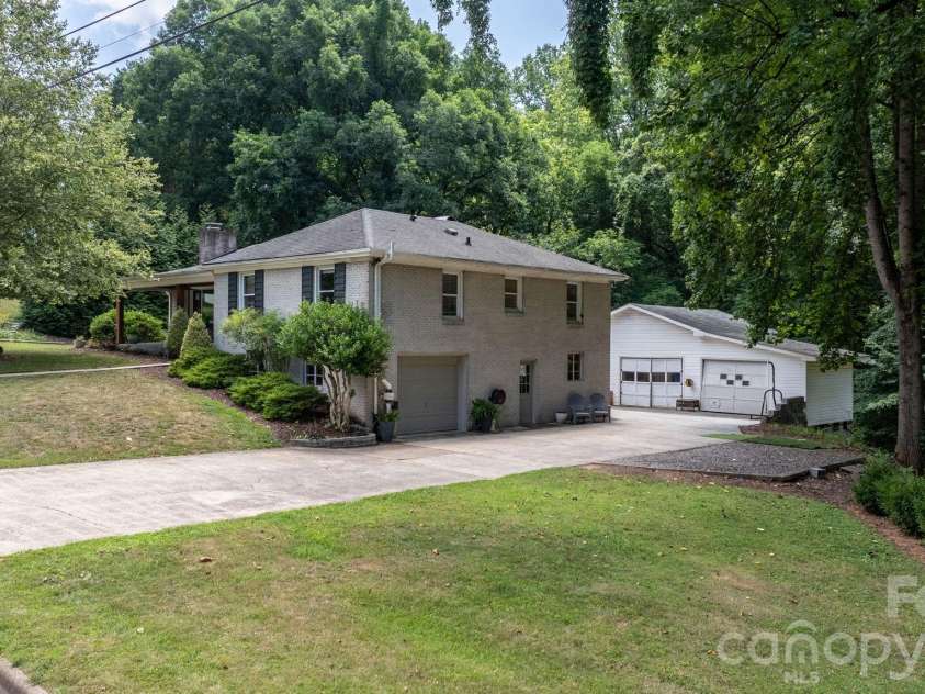 1007 I Street, North Wilkesboro, NC 28659.  MLS# CAR4401159, YatesRealty ID 35913. 