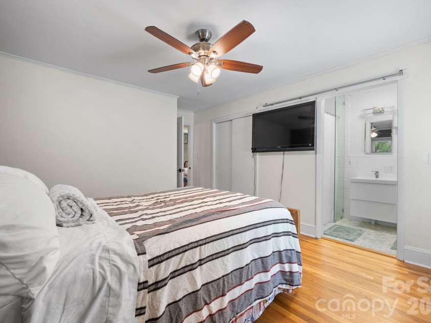 1007 I Street, North Wilkesboro, NC 28659.  MLS# CAR4401159, YatesRealty ID 35913. 