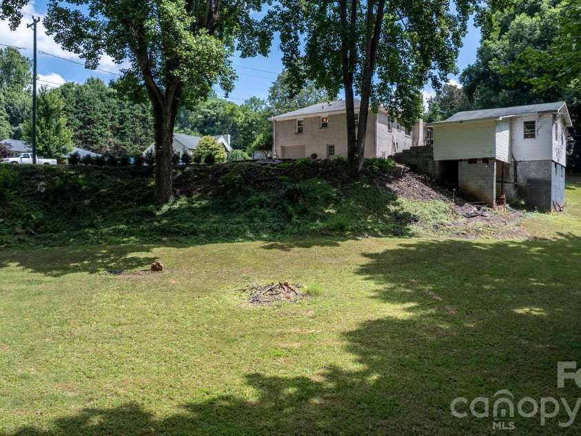 1007 I Street, North Wilkesboro, NC 28659.  MLS# CAR4401159, YatesRealty ID 35913. 