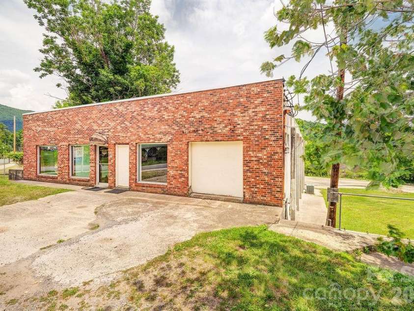 1100-1104 Montreat Road, Black Mountain, NC 28711.  MLS# CAR4374236, YatesRealty ID 35916. 