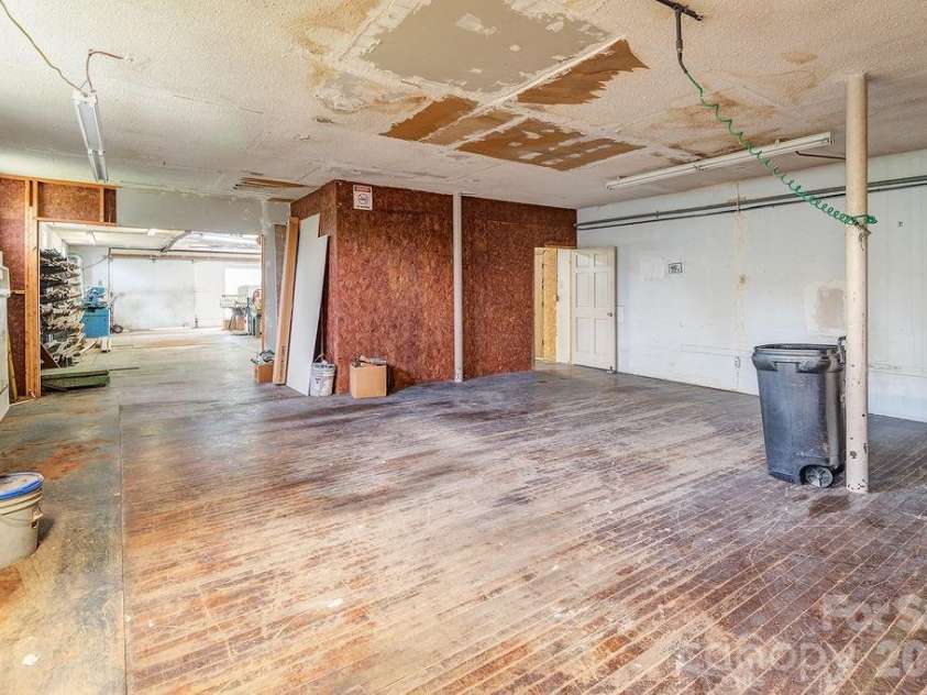 1100-1104 Montreat Road, Black Mountain, NC 28711.  MLS# CAR4374236, YatesRealty ID 35916. 