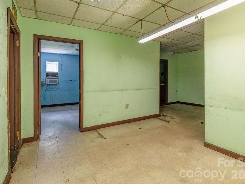 1100-1104 Montreat Road, Black Mountain, NC 28711.  MLS# CAR4374236, YatesRealty ID 35916. 