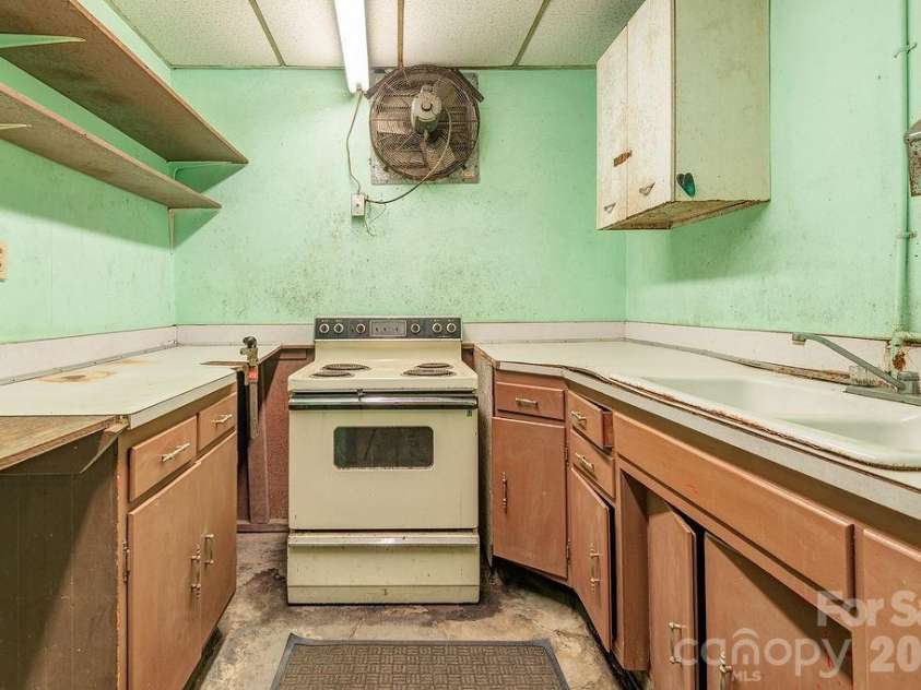 1100-1104 Montreat Road, Black Mountain, NC 28711.  MLS# CAR4374236, YatesRealty ID 35916. 