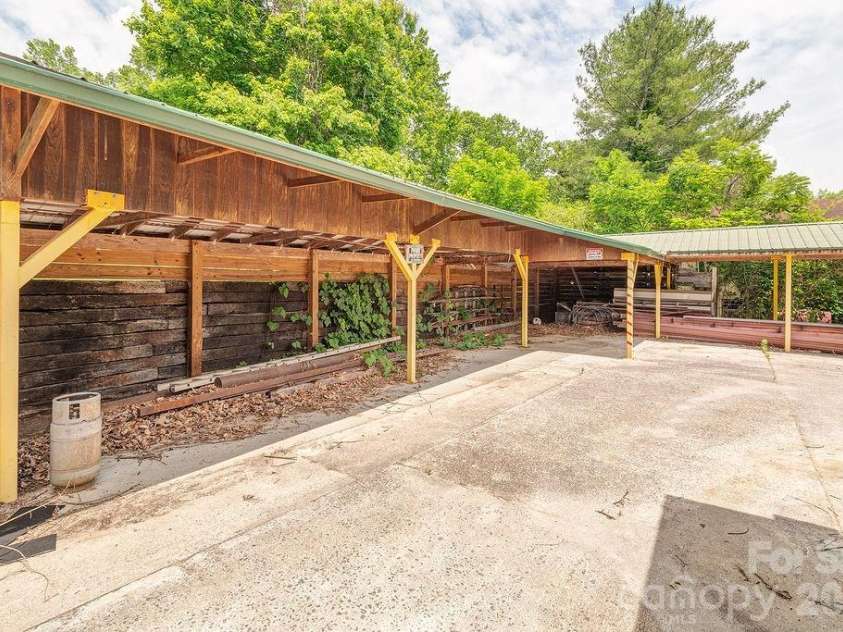 1100-1104 Montreat Road, Black Mountain, NC 28711.  MLS# CAR4374236, YatesRealty ID 35916. 