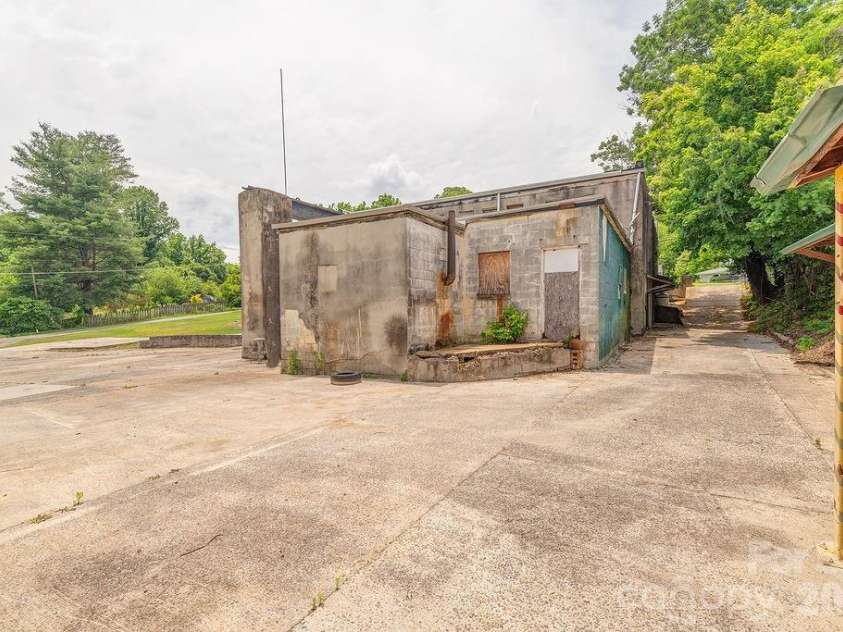 1100-1104 Montreat Road, Black Mountain, NC 28711.  MLS# CAR4374236, YatesRealty ID 35916. 