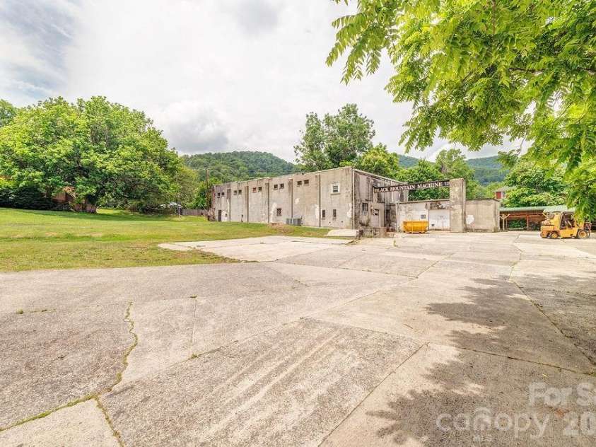 1100-1104 Montreat Road, Black Mountain, NC 28711.  MLS# CAR4374236, YatesRealty ID 35916. 