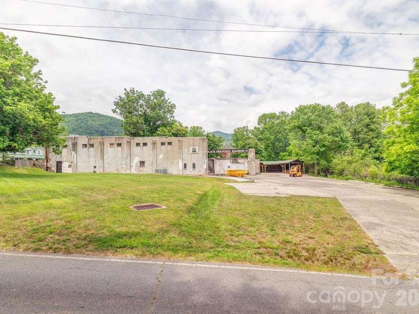 1100-1104 Montreat Road, Black Mountain, NC 28711.  MLS# CAR4374236, YatesRealty ID 35916. 