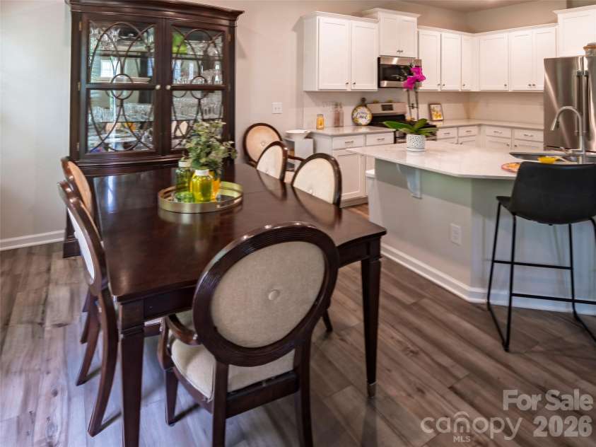 15521 Capps Road, Charlotte, NC 28278.  MLS# CAR4399198, YatesRealty ID 35917. Dining