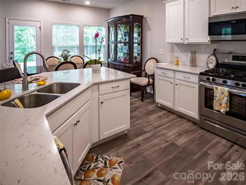 15521 Capps Road, Charlotte, NC 28278.  MLS# CAR4399198, YatesRealty ID 35917. Kitchen