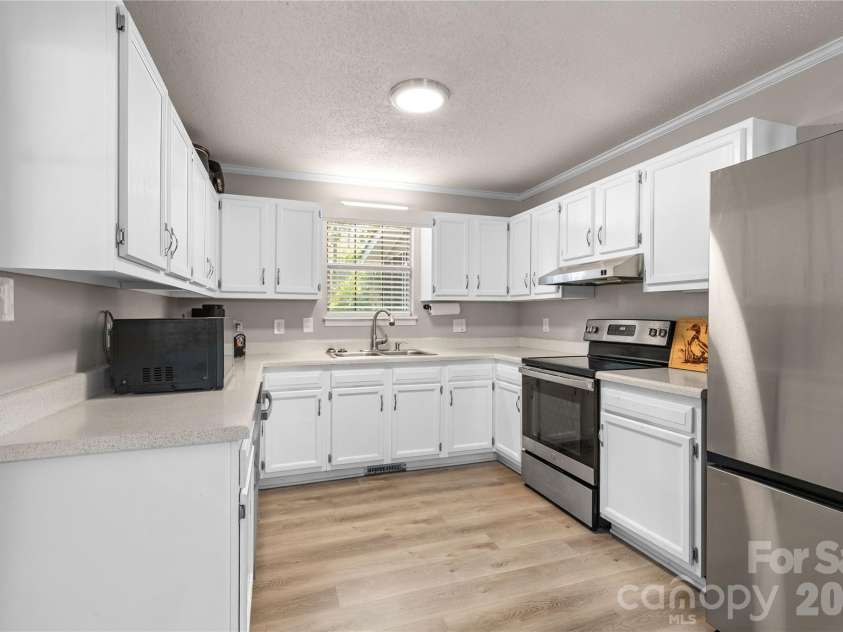 2274 White Pine Court, Lancaster, SC 29720.  MLS# CAR4419652, YatesRealty ID 35919. 