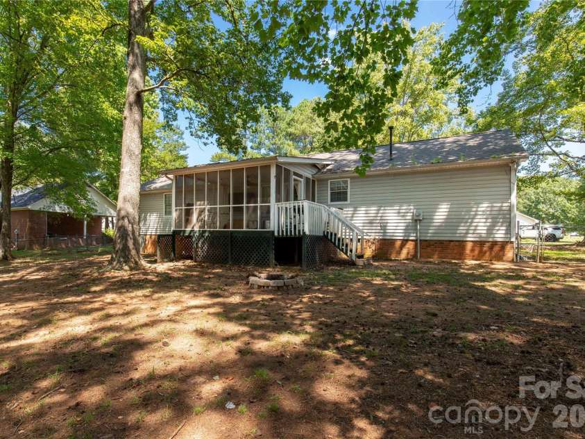 2274 White Pine Court, Lancaster, SC 29720.  MLS# CAR4419652, YatesRealty ID 35919. 