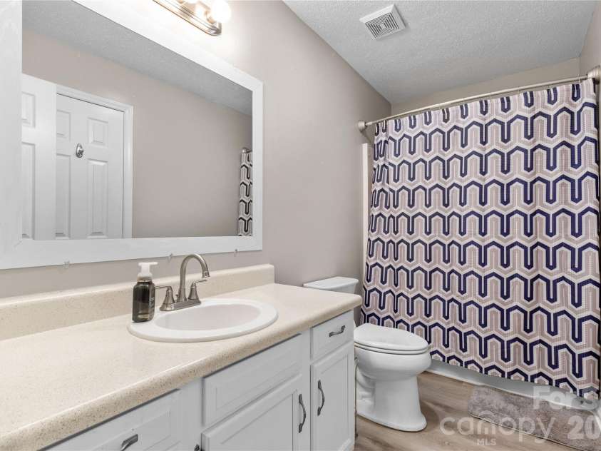2274 White Pine Court, Lancaster, SC 29720.  MLS# CAR4419652, YatesRealty ID 35919. Hall bath