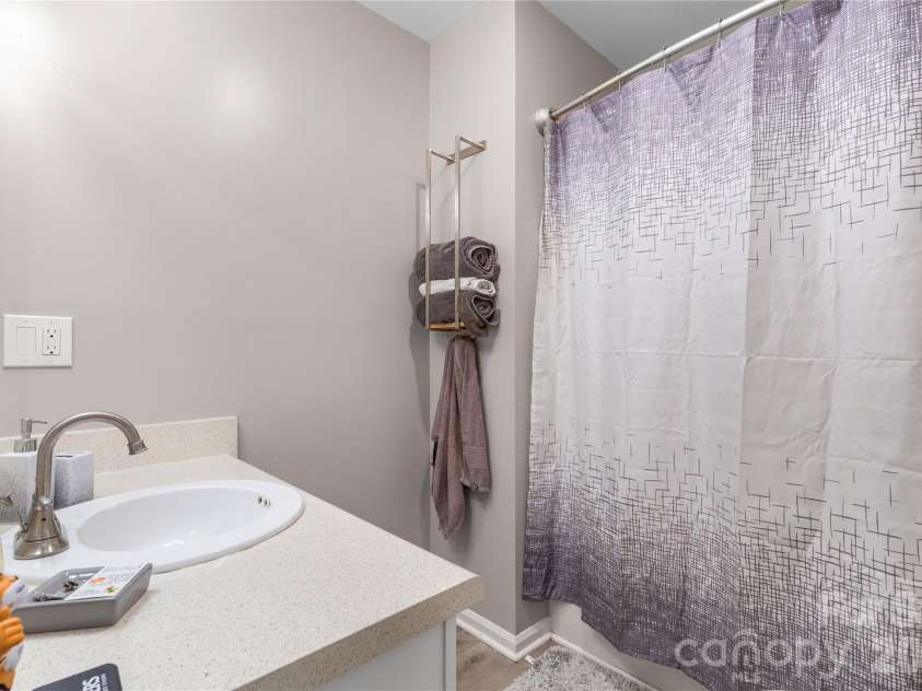 2274 White Pine Court, Lancaster, SC 29720.  MLS# CAR4419652, YatesRealty ID 35919. Primary Bath