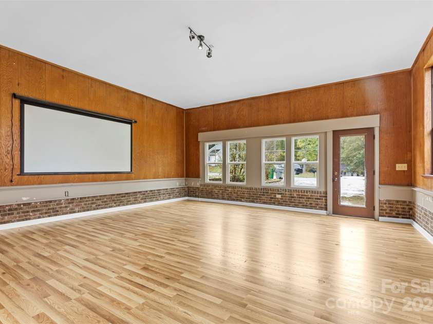6400 Whitewater Drive, Charlotte, NC 28214.  MLS# CAR4197912, YatesRealty ID 3592. Bonus Room