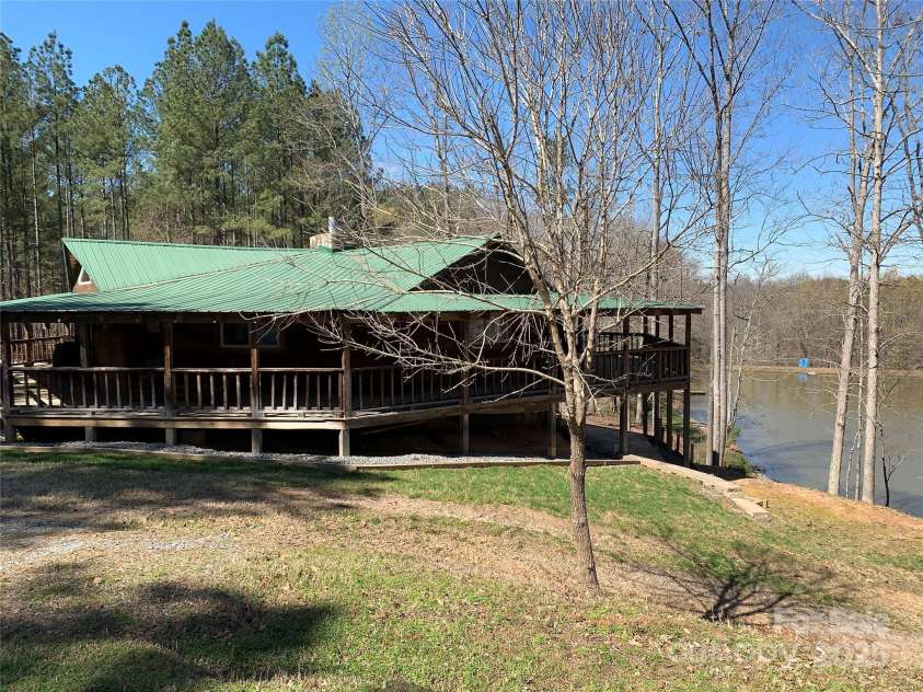 898 Burnt Gin Road, Gaffney, SC 29340.  MLS# CAR4242648, YatesRealty ID 3592. 