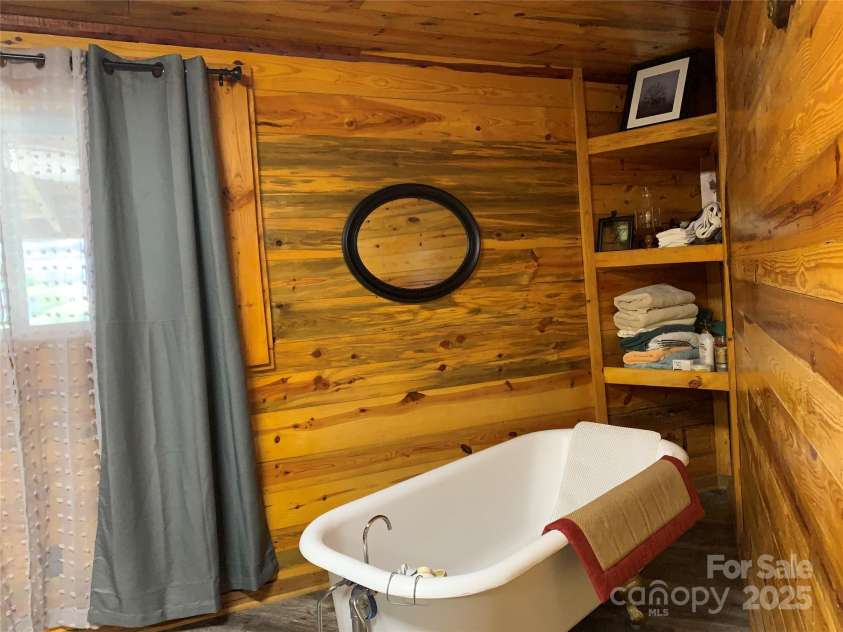 898 Burnt Gin Road, Gaffney, SC 29340.  MLS# CAR4242648, YatesRealty ID 3592. 