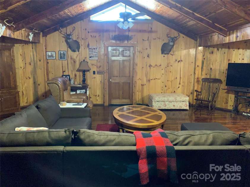 898 Burnt Gin Road, Gaffney, SC 29340.  MLS# CAR4242648, YatesRealty ID 3592. 