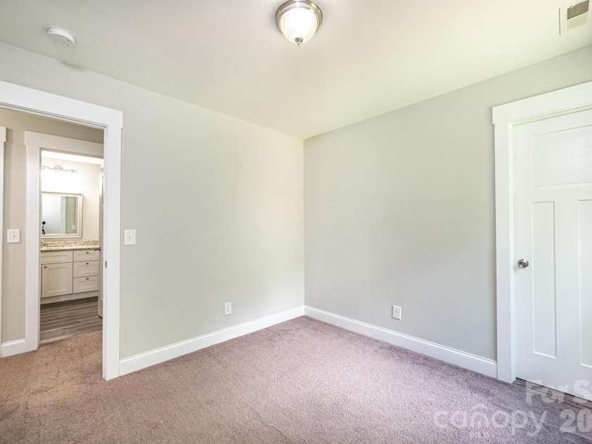 3605 Still Knoll Lane, Sherrills Ford, NC 28673.  MLS# CAR4400948, YatesRealty ID 35921. 