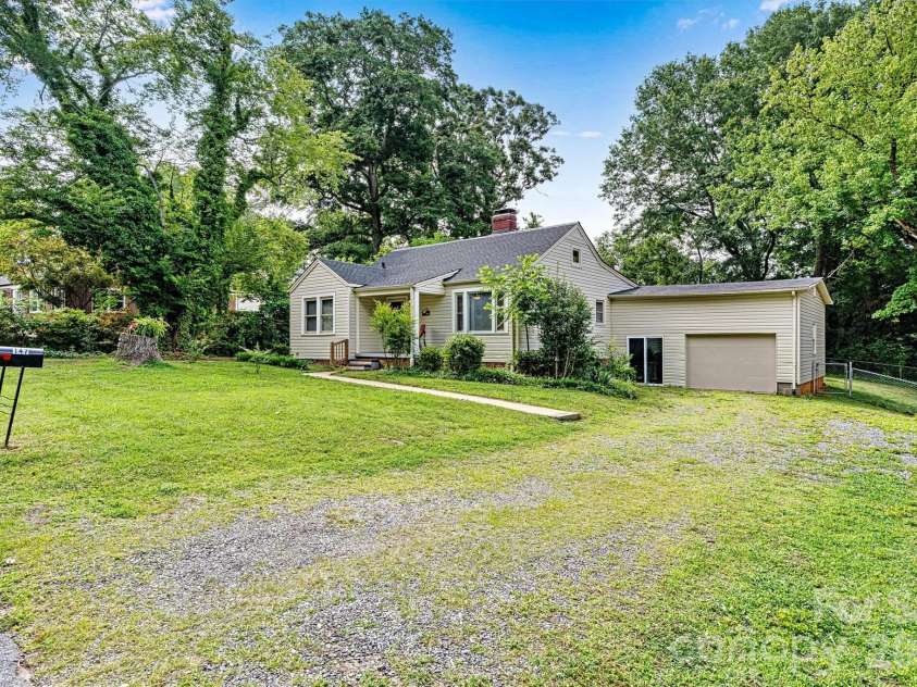 147 13th Avenue, Hickory, NC 28601.  MLS# CAR4402398, YatesRealty ID 35923. Actual Front/Drive View