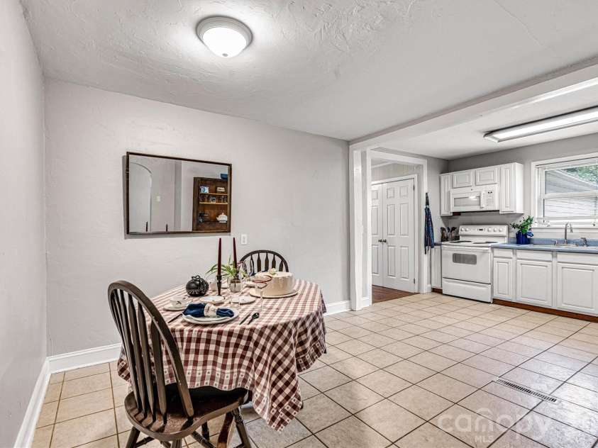 147 13th Avenue, Hickory, NC 28601.  MLS# CAR4402398, YatesRealty ID 35923. Dining/Kitchen View