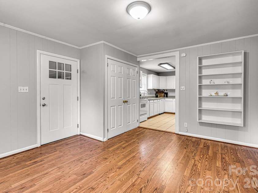 147 13th Avenue, Hickory, NC 28601.  MLS# CAR4402398, YatesRealty ID 35923. Flex Room/Kitchen View
