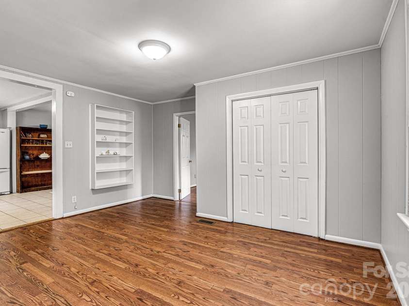 147 13th Avenue, Hickory, NC 28601.  MLS# CAR4402398, YatesRealty ID 35923. Flex Room/Kitchen View