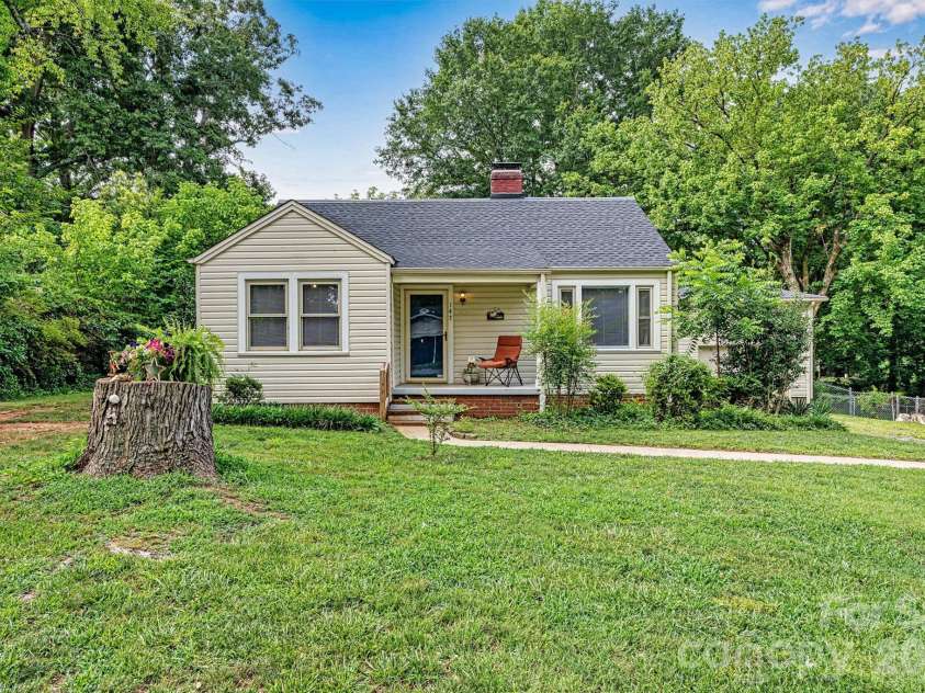 147 13th Avenue, Hickory, NC 28601.  MLS# CAR4402398, YatesRealty ID 35923. Focused Front
