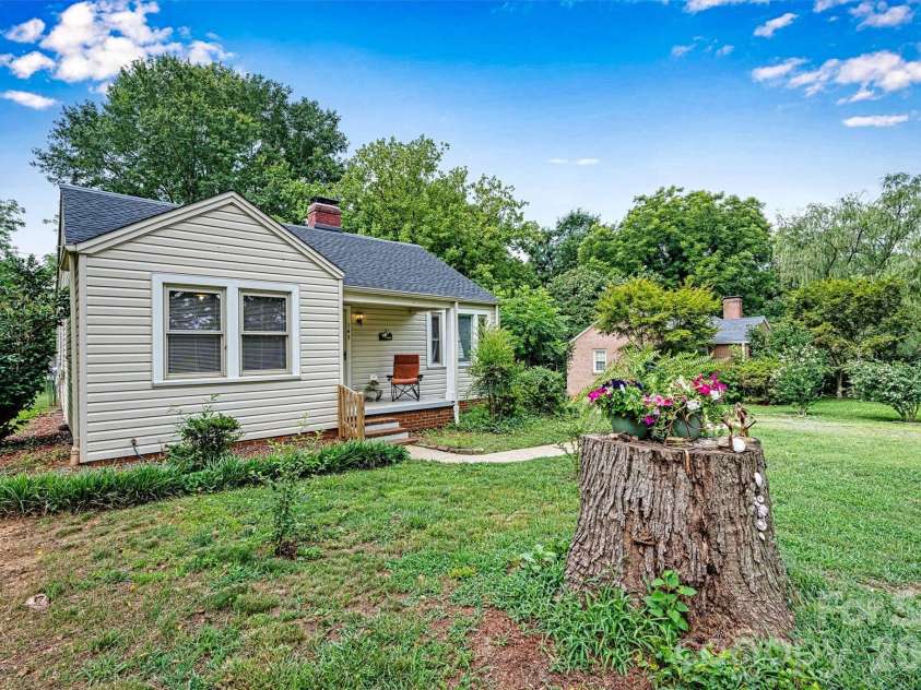 147 13th Avenue, Hickory, NC 28601.  MLS# CAR4402398, YatesRealty ID 35923. Focused Front Side View