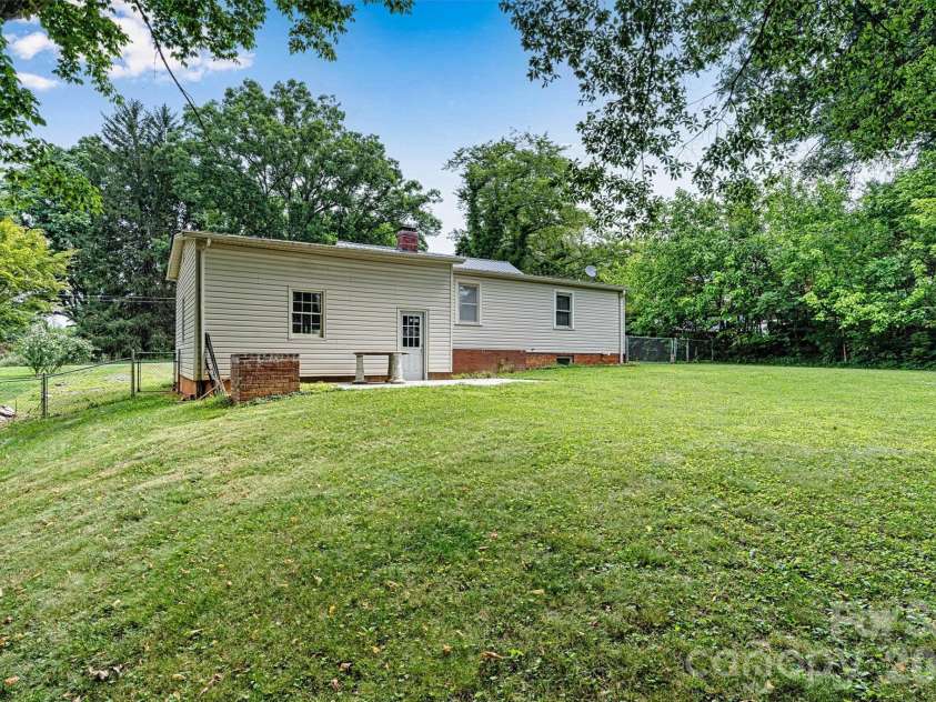 147 13th Avenue, Hickory, NC 28601.  MLS# CAR4402398, YatesRealty ID 35923. Focused Rear View