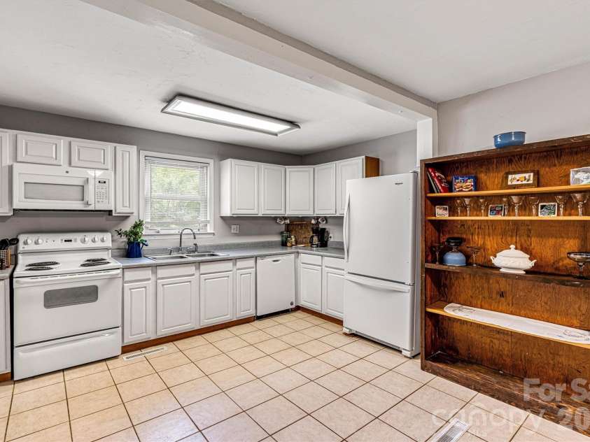 147 13th Avenue, Hickory, NC 28601.  MLS# CAR4402398, YatesRealty ID 35923. Kitchen/Window View