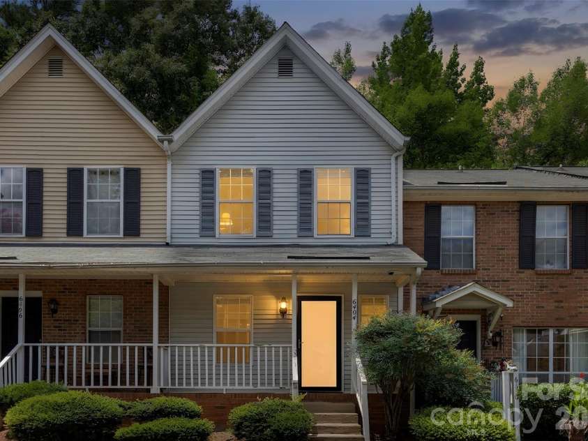 6404 Windsor Gate Lane, Charlotte, NC 28215.  MLS# CAR4401373, YatesRealty ID 35924. 