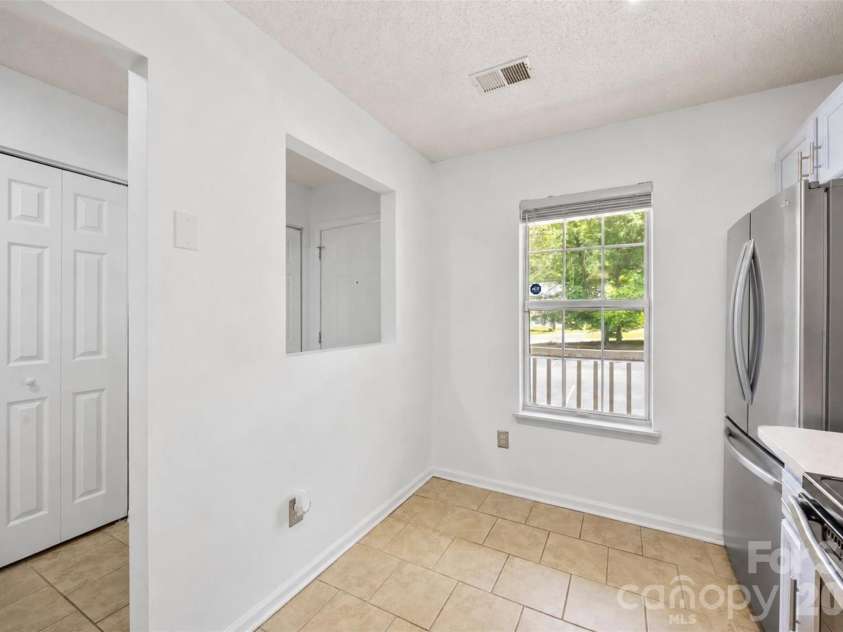 6404 Windsor Gate Lane, Charlotte, NC 28215.  MLS# CAR4401373, YatesRealty ID 35924. 