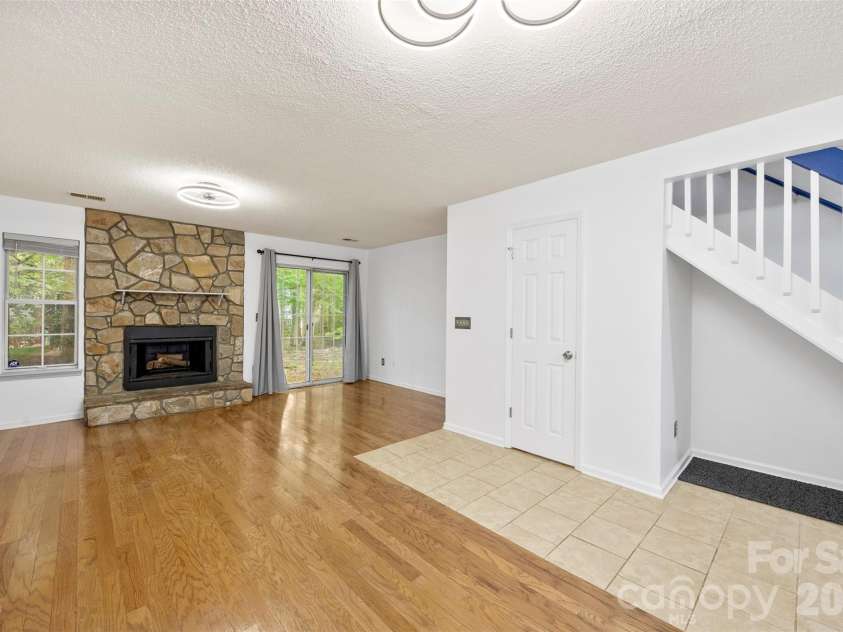 6404 Windsor Gate Lane, Charlotte, NC 28215.  MLS# CAR4401373, YatesRealty ID 35924. 