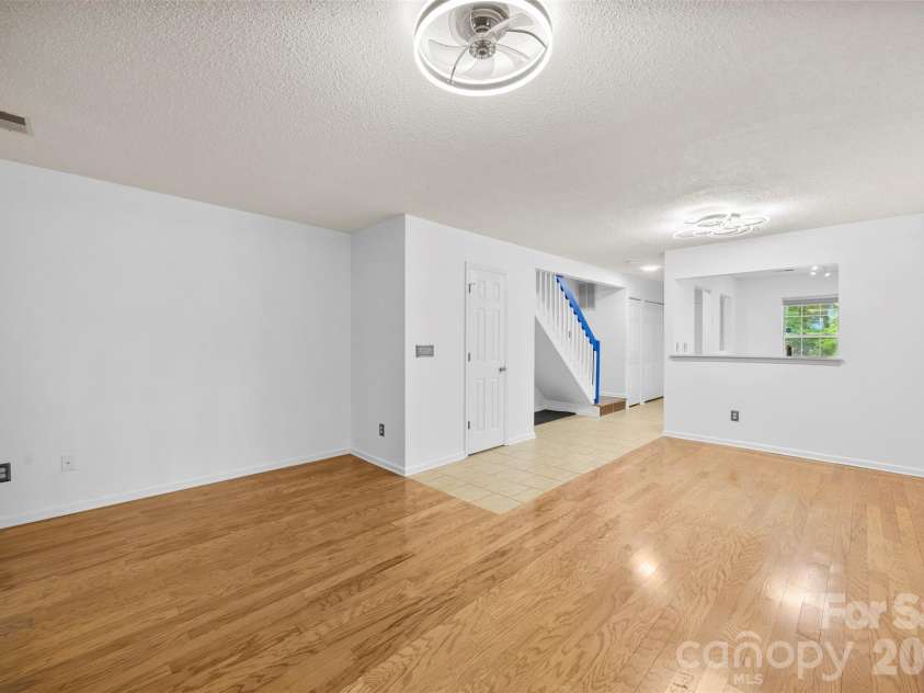 6404 Windsor Gate Lane, Charlotte, NC 28215.  MLS# CAR4401373, YatesRealty ID 35924. 