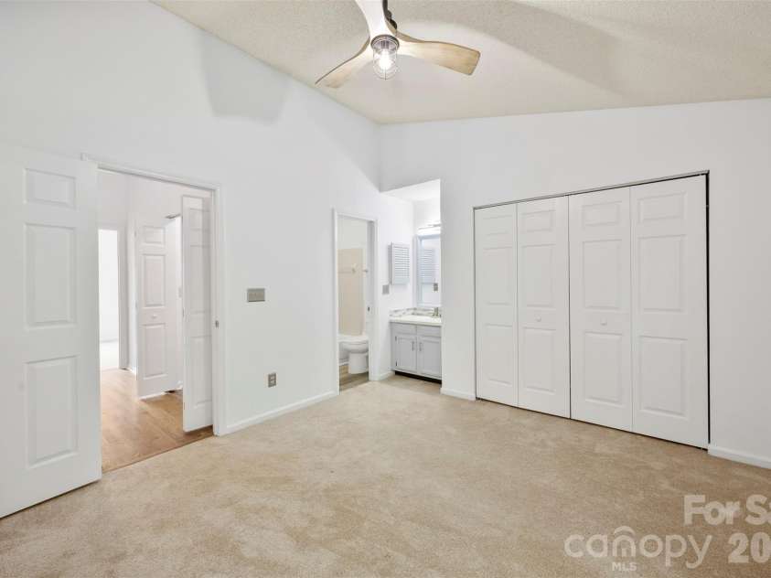 6404 Windsor Gate Lane, Charlotte, NC 28215.  MLS# CAR4401373, YatesRealty ID 35924. 