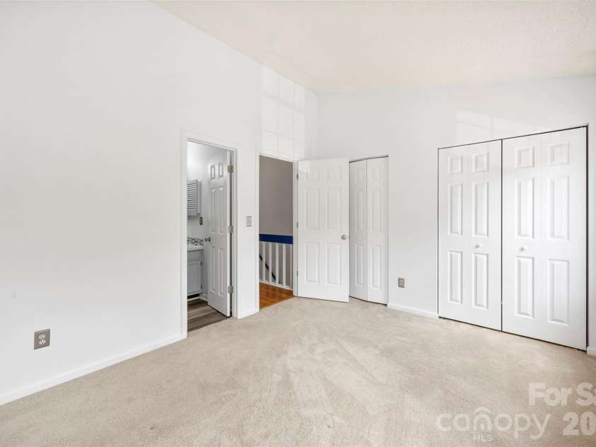 6404 Windsor Gate Lane, Charlotte, NC 28215.  MLS# CAR4401373, YatesRealty ID 35924. 
