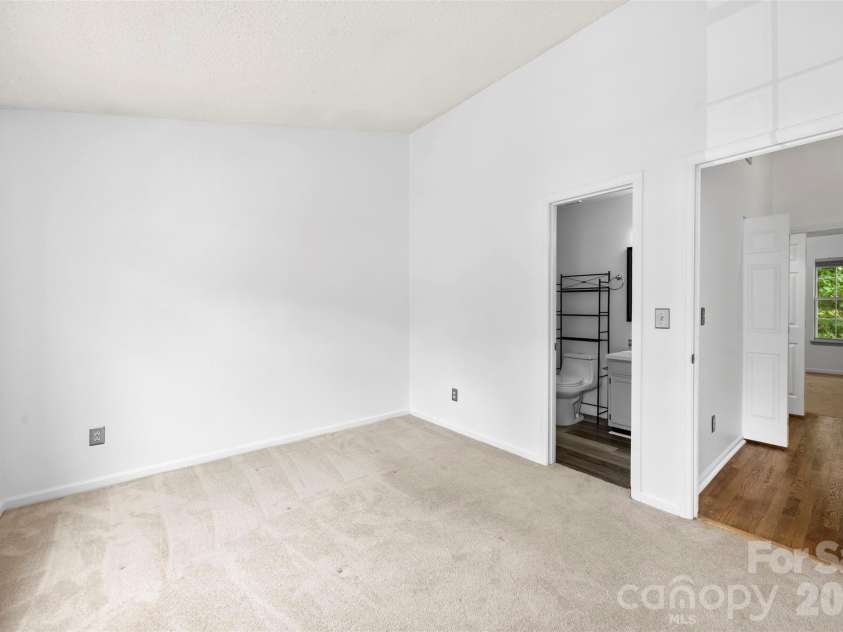 6404 Windsor Gate Lane, Charlotte, NC 28215.  MLS# CAR4401373, YatesRealty ID 35924. 