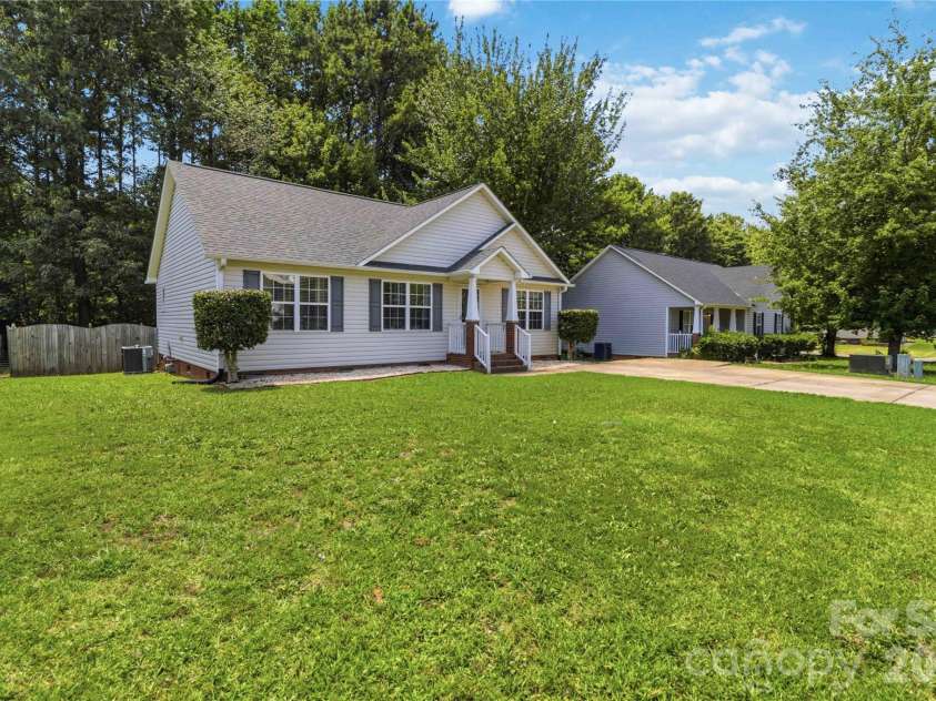 1134 Allison Bluff Trail, Rock Hill, SC 29732.  MLS# CAR4402322, YatesRealty ID 35925. 