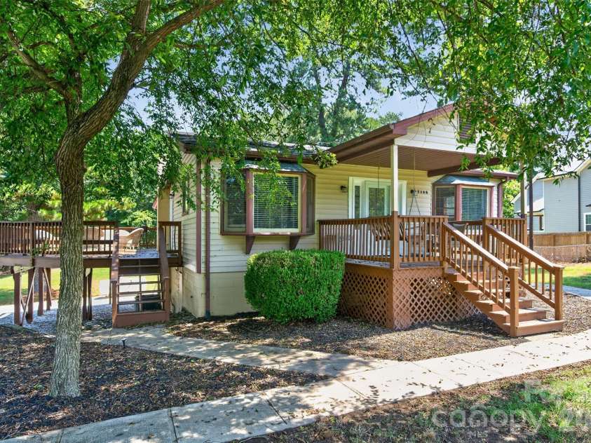 7040 Pear Tree Road, Charlotte, NC 28216.  MLS# CAR4402192, YatesRealty ID 35927. 