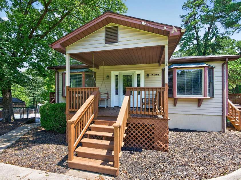 7040 Pear Tree Road, Charlotte, NC 28216.  MLS# CAR4402192, YatesRealty ID 35927. 