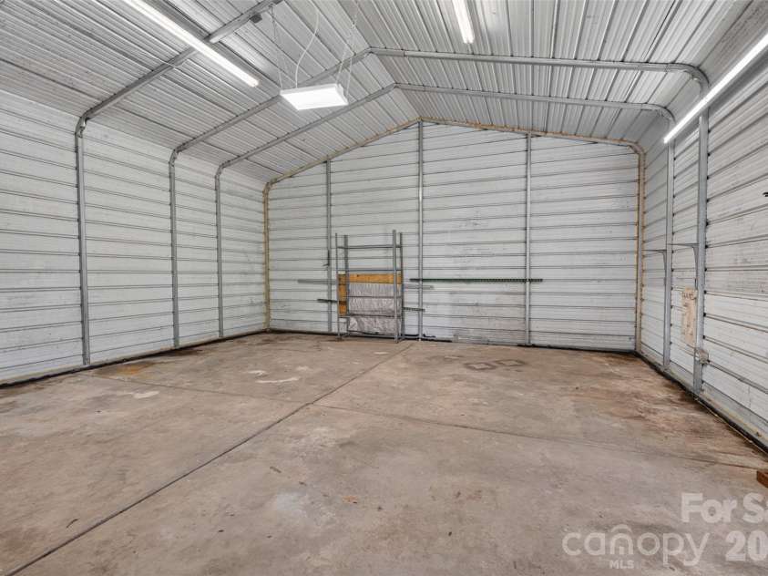 7040 Pear Tree Road, Charlotte, NC 28216.  MLS# CAR4402192, YatesRealty ID 35927. 