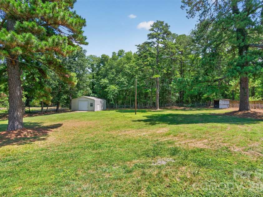 7040 Pear Tree Road, Charlotte, NC 28216.  MLS# CAR4402192, YatesRealty ID 35927. 