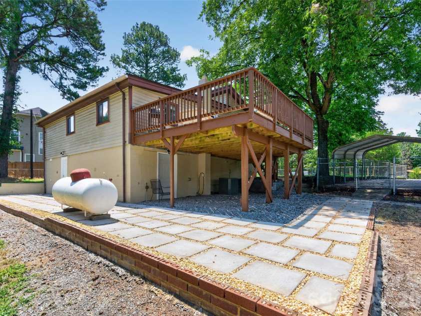 7040 Pear Tree Road, Charlotte, NC 28216.  MLS# CAR4402192, YatesRealty ID 35927. 