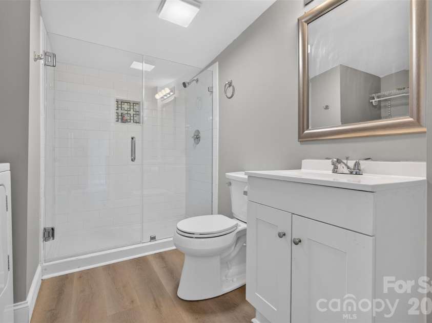 7040 Pear Tree Road, Charlotte, NC 28216.  MLS# CAR4402192, YatesRealty ID 35927. 