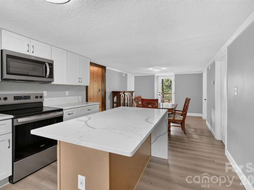 7040 Pear Tree Road, Charlotte, NC 28216.  MLS# CAR4402192, YatesRealty ID 35927. 