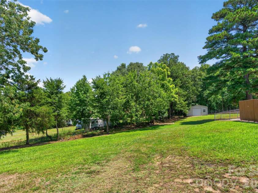 7040 Pear Tree Road, Charlotte, NC 28216.  MLS# CAR4402192, YatesRealty ID 35927. 
