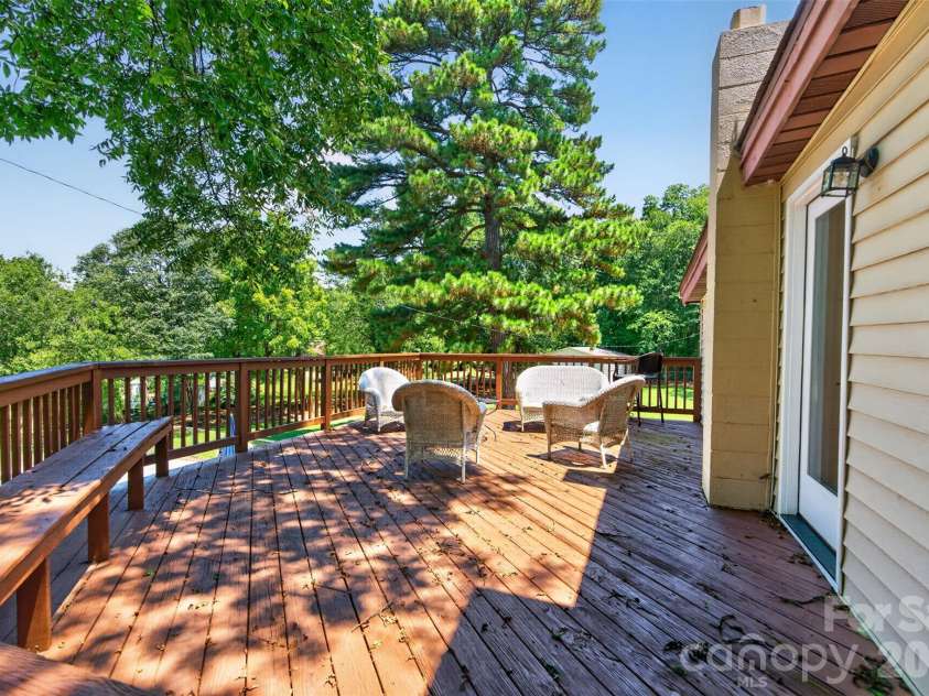 7040 Pear Tree Road, Charlotte, NC 28216.  MLS# CAR4402192, YatesRealty ID 35927. 