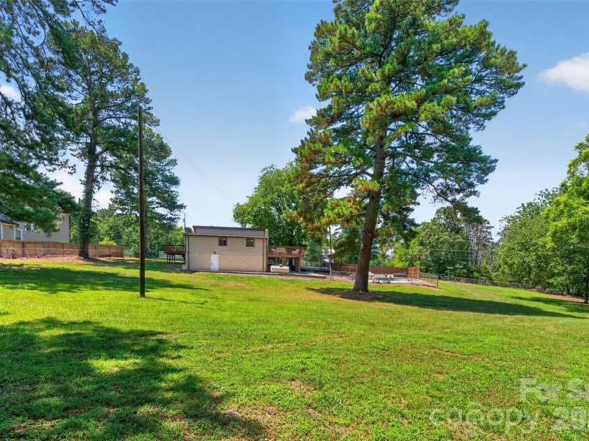 7040 Pear Tree Road, Charlotte, NC 28216.  MLS# CAR4402192, YatesRealty ID 35927. 